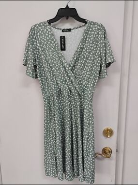 NWT Fensace Green Floral Faux Wrap Midi Dress Size L
